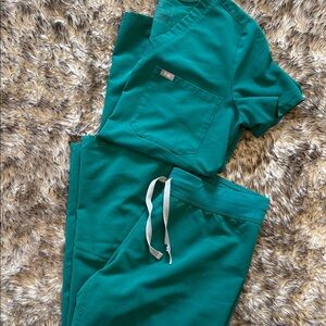 Figs Women's Technical Scrub Set in Green